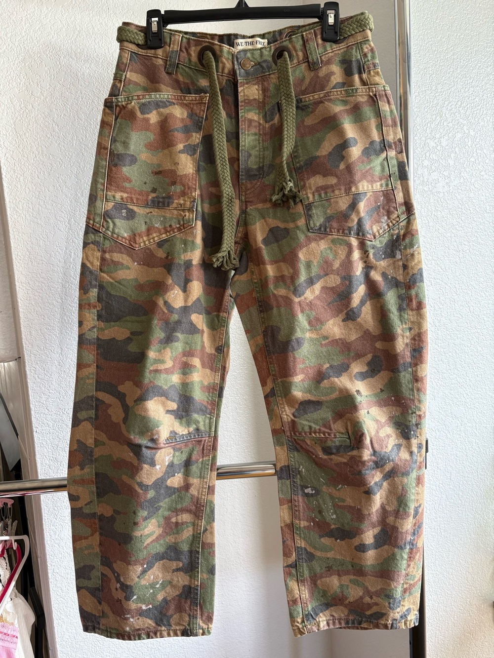 We The Free CAMO Moxie Printed Low Slung Barrel Jeans, NWOT - Picture 4 of 6